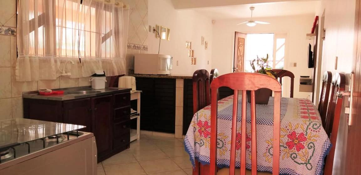 Вилла Casa 02 Dorm Na Rua Salmao Бомбиньяс Экстерьер фото