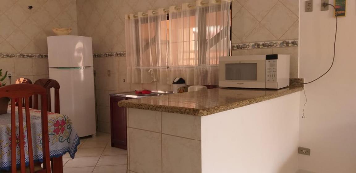 Вилла Casa 02 Dorm Na Rua Salmao Бомбиньяс Экстерьер фото