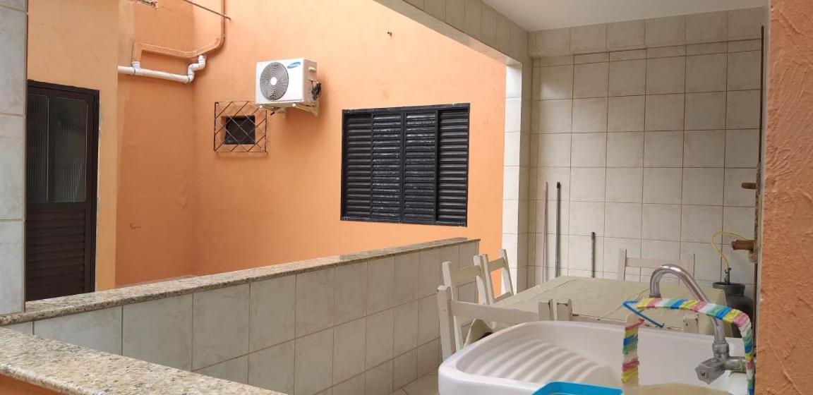 Вилла Casa 02 Dorm Na Rua Salmao Бомбиньяс Экстерьер фото