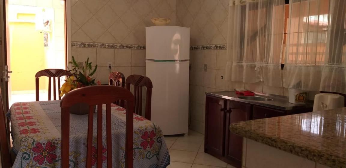 Вилла Casa 02 Dorm Na Rua Salmao Бомбиньяс Экстерьер фото