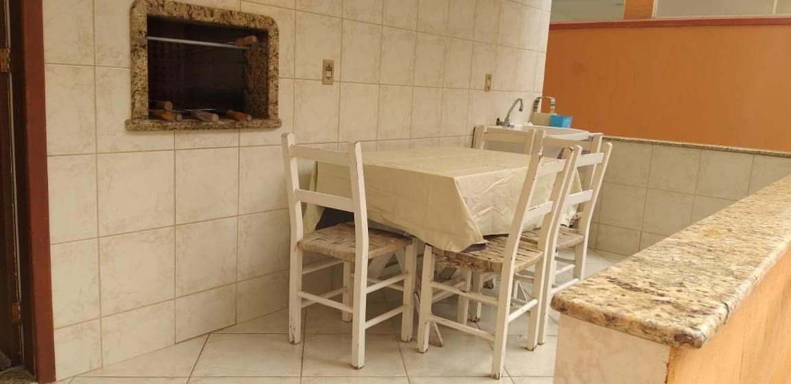 Вилла Casa 02 Dorm Na Rua Salmao Бомбиньяс Экстерьер фото