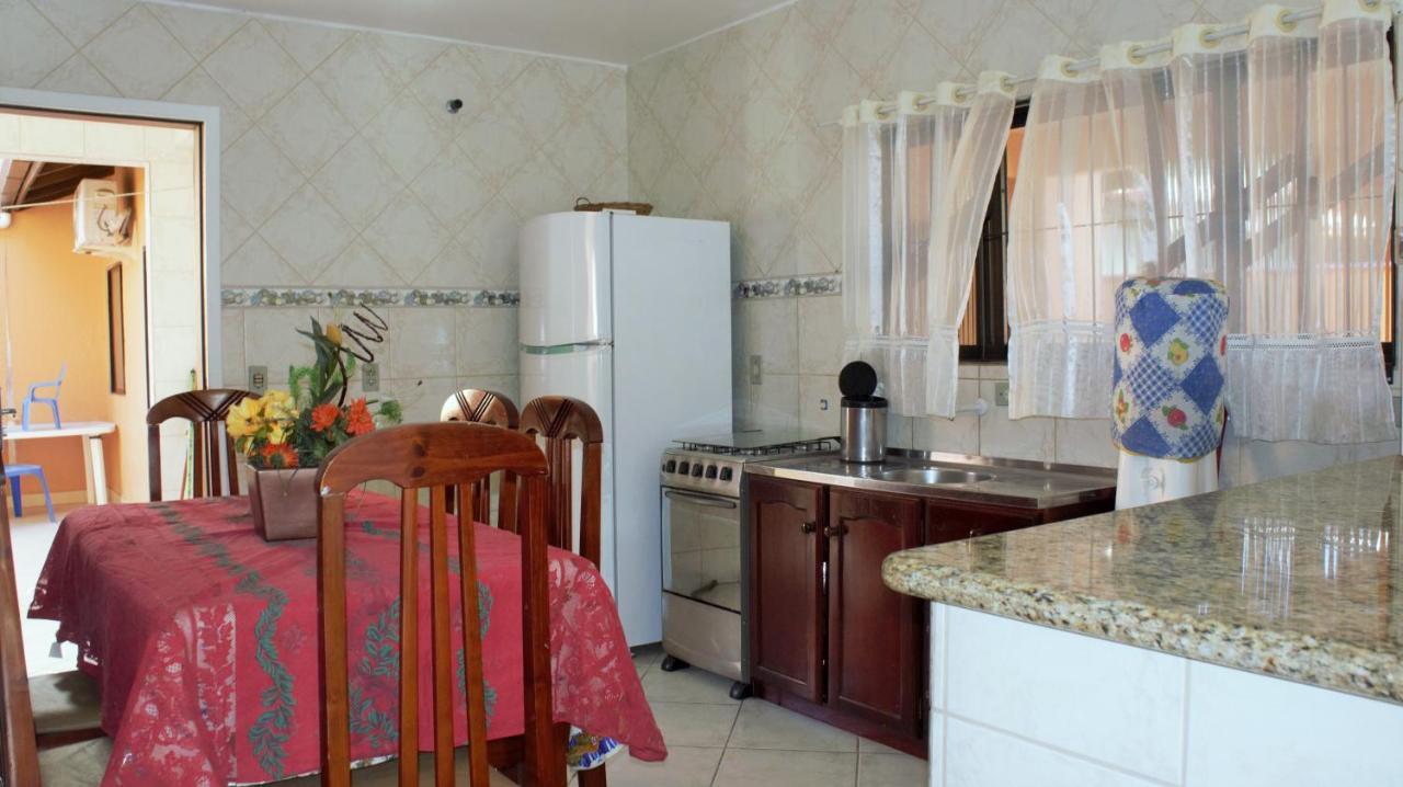 Вилла Casa 02 Dorm Na Rua Salmao Бомбиньяс Экстерьер фото